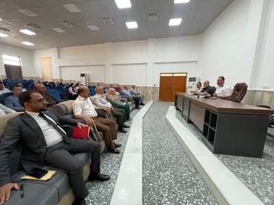 اجتماع مدير مركز دراسات الصحراء مع الباحثين